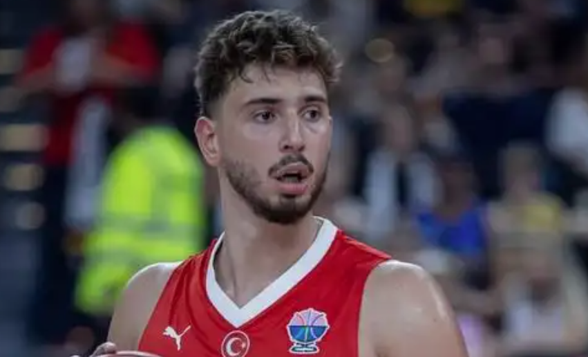 持续进化！他险成欧锦赛历史第四人，效率恐怖，火箭球迷已乐开花