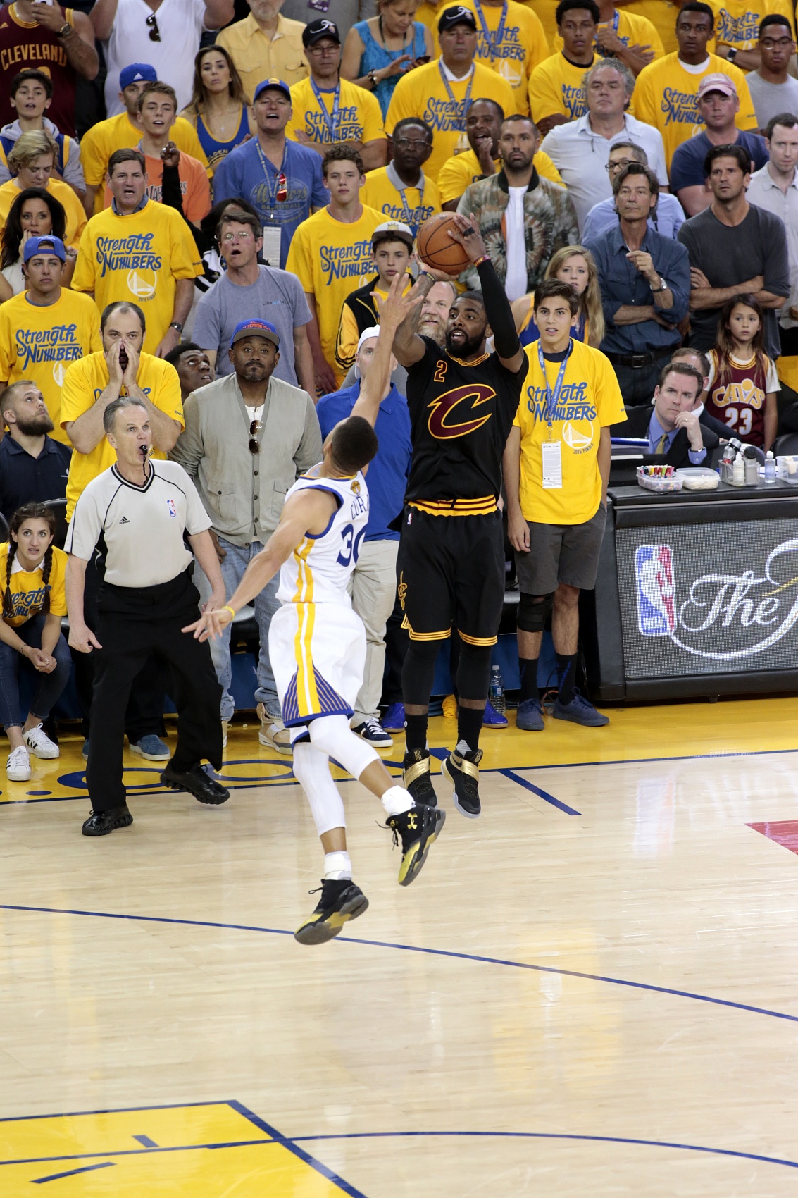 亚博-卢指导回忆2016年总决赛G7决胜时刻：詹姆斯体力透支，欧文单挑库里成关键战术