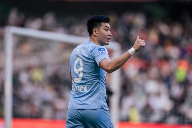 【中超】冯伯元裴帅建功皮纳踩踏直红 深足1比1河南